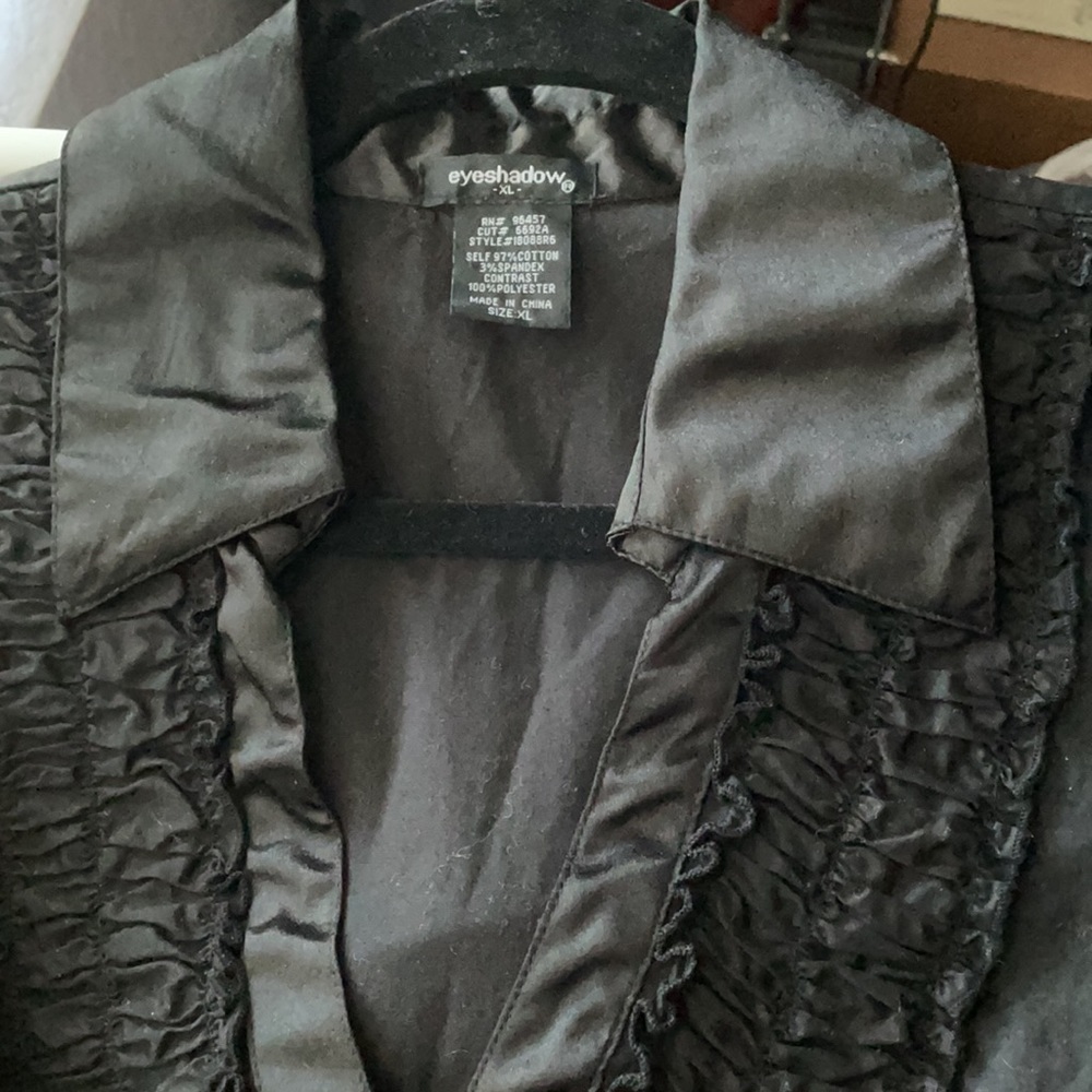 Black Button Up Ss Tux Top - image 4